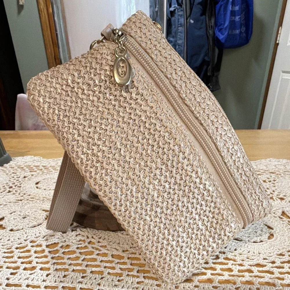 Woven Straw Wristlet Clutch Bag Tan Beige Raffia Summer Beach Zippered Pouch
